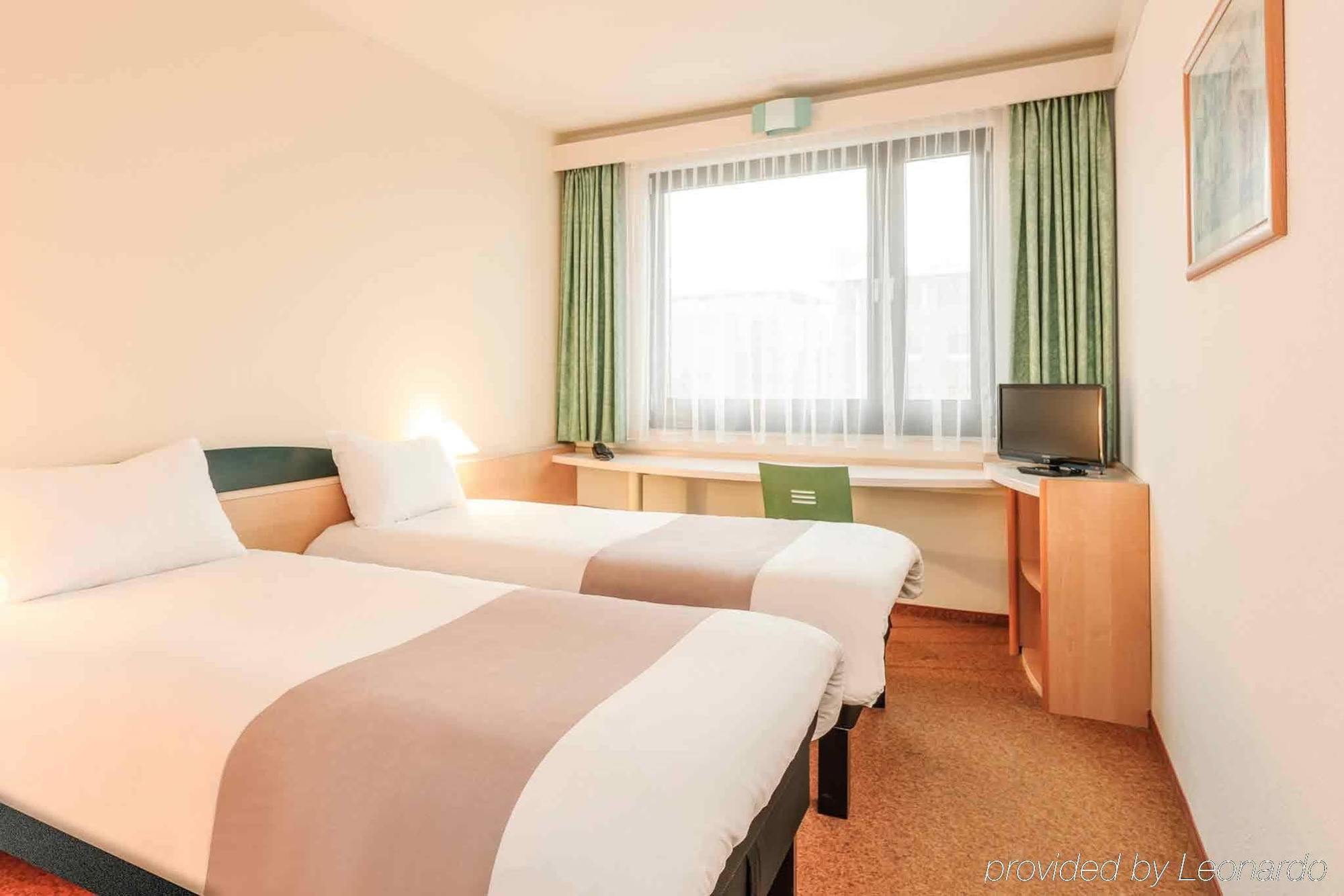 Ibis Rostock Am Stadthafen Exterior foto